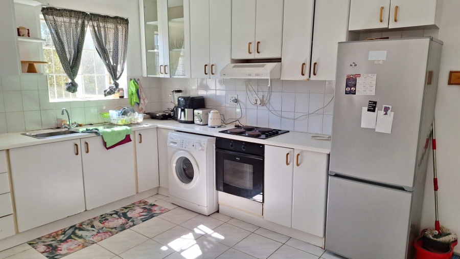 2 Bedroom Property for Sale in Vredehoek Western Cape